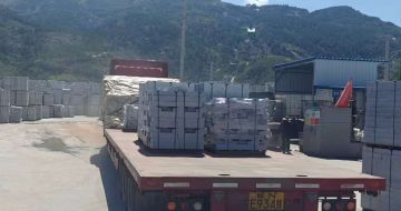 济南 芝麻白仿形路沿石，直形路沿石