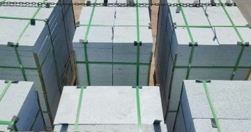 济南 芝麻白花岗岩5公分地铺石 花岗岩厂家工厂装车日常