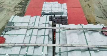 济南 芝麻白仿形加直形路沿石出货日常