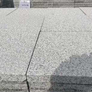 济南 白麻花岗岩石材推荐 荔枝面地铺石