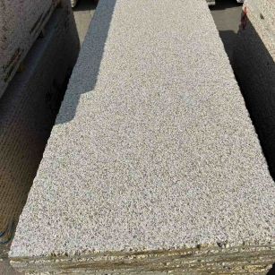 济南 黄金麻花岗岩荔枝面毛板，半成品