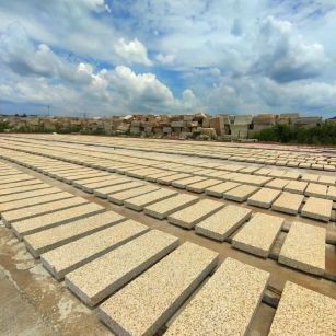 济南 黄金麻花岗岩荔枝面地铺石防护中