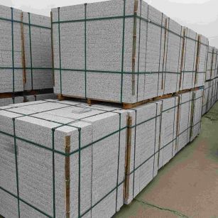 济南 白麻花岗岩石材荔枝面地铺石（300*600*50）