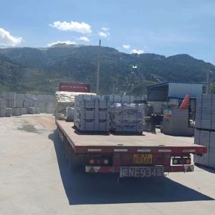 济南 芝麻白仿形路沿石，直形路沿石