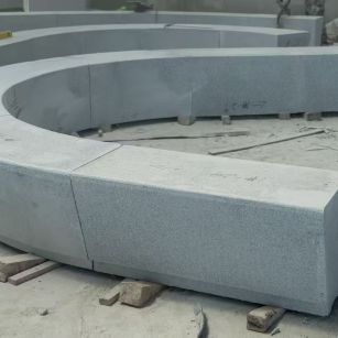 济南 芝麻白花岗岩光面弧形坐凳