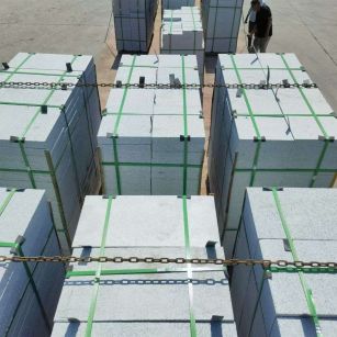 济南 芝麻白花岗岩5公分地铺石 花岗岩厂家工厂装车日常