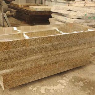 济南 黄金麻栏杆料半成品加工中