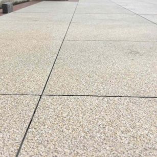 济南 黄金麻花岗岩石板材荔枝面地面铺装效果