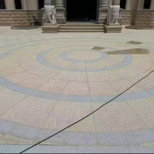 济南 黄金麻芝麻灰花岗岩石材地铺拼接效果