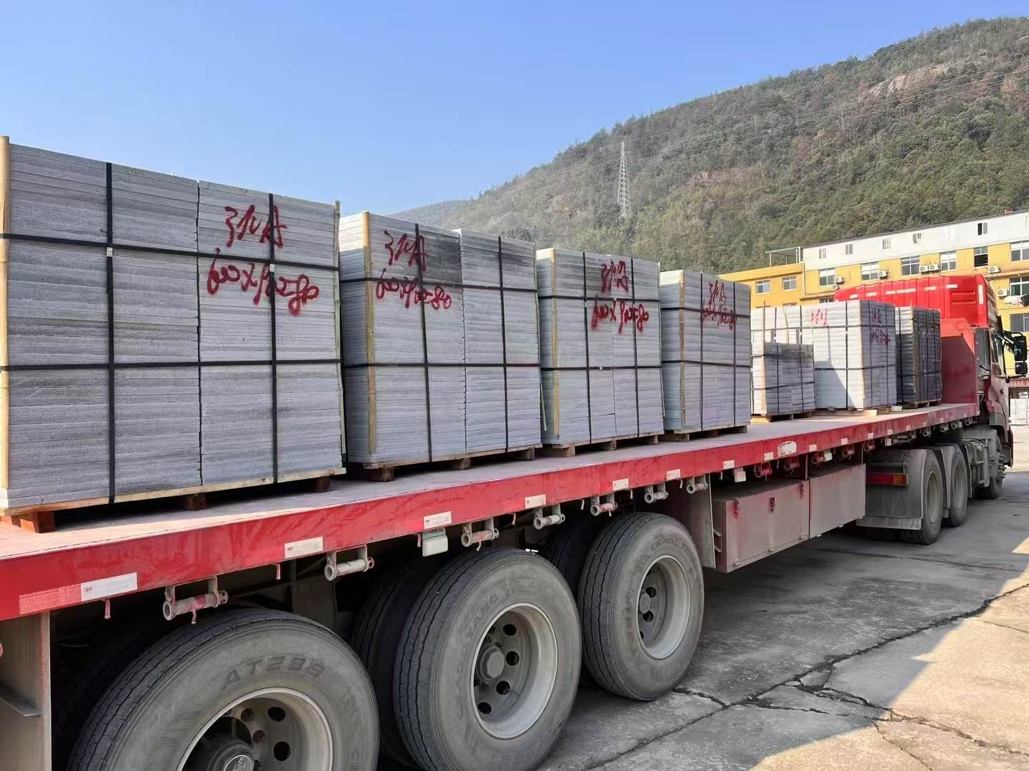 济南 芝麻灰地铺石出货日常