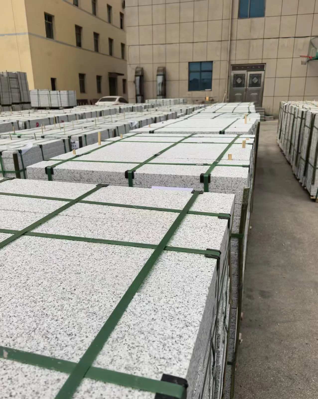 济南 白麻花岗岩5.0公分荔枝面地铺石