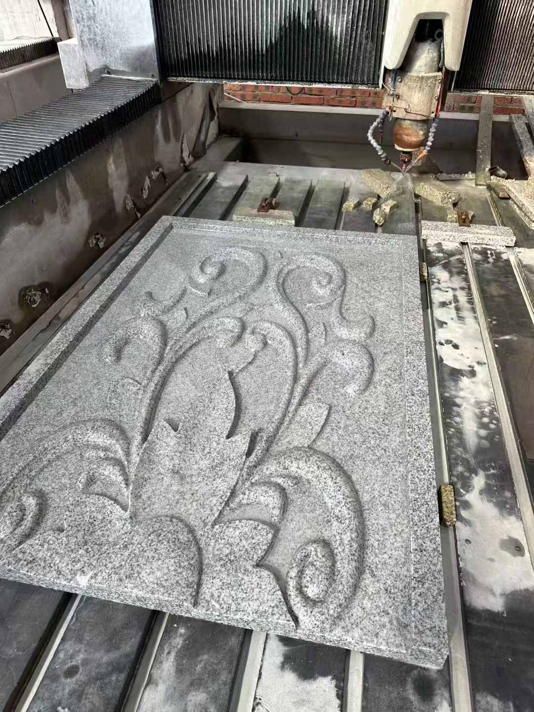 济南 白麻别墅干挂雕花板