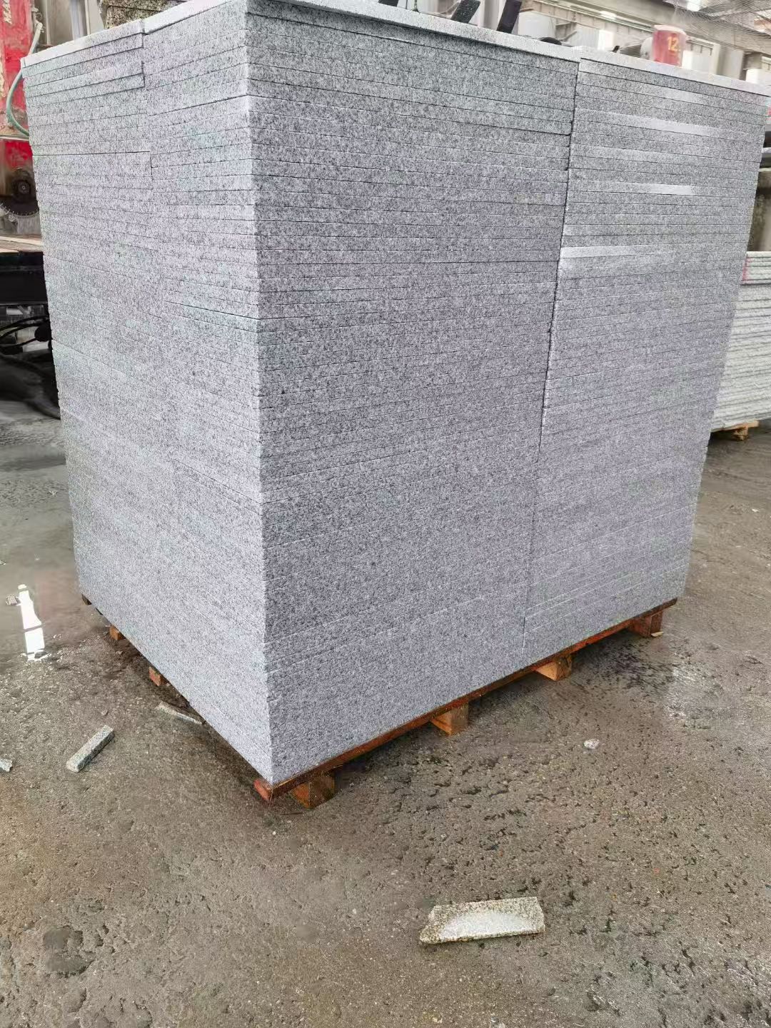 济南 芝麻白火烧面1.8厚300*600地铺石，尺寸标准，厚薄均匀