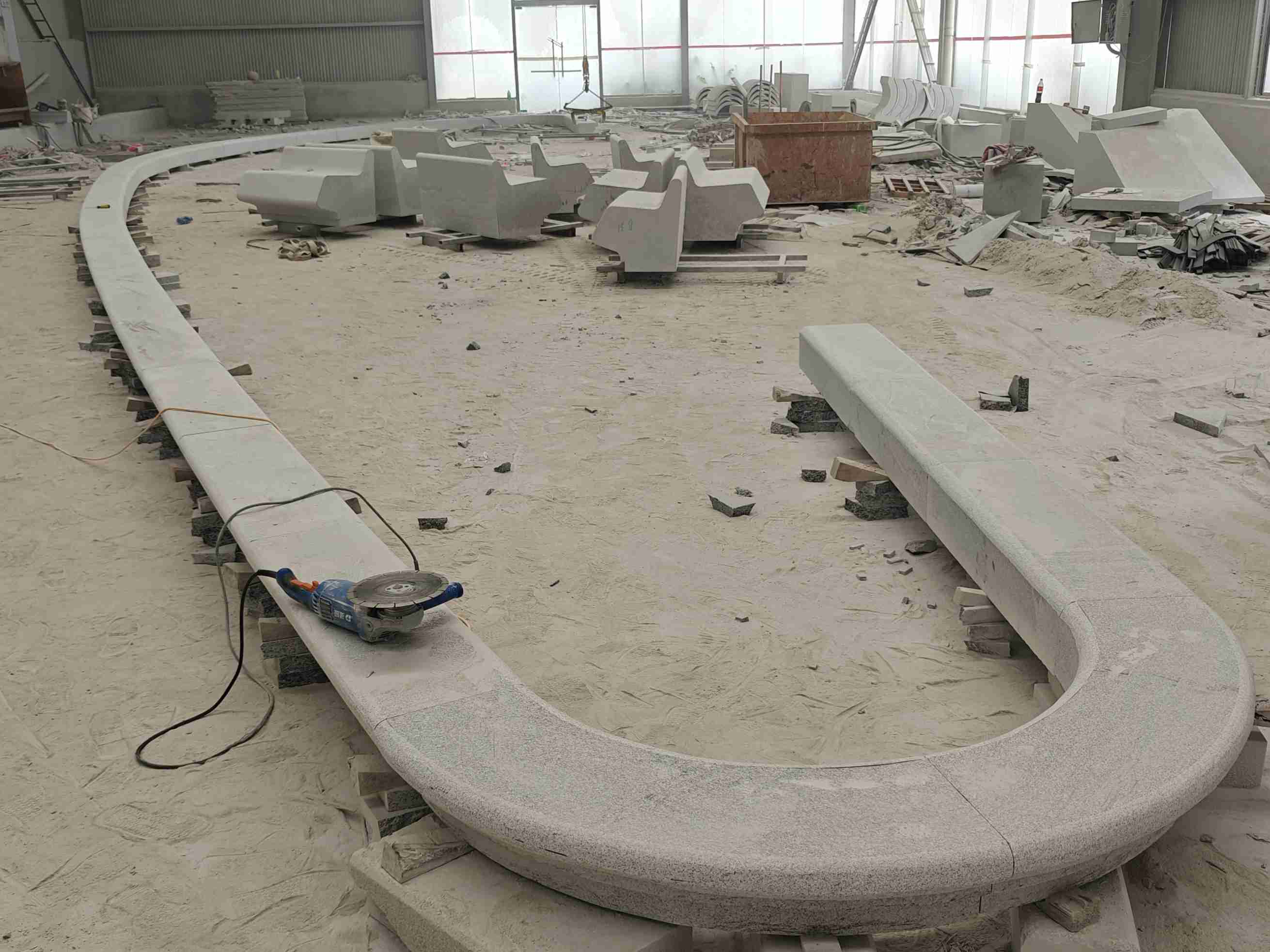 济南 芝麻白花岗岩弧形花坛石，坐凳石