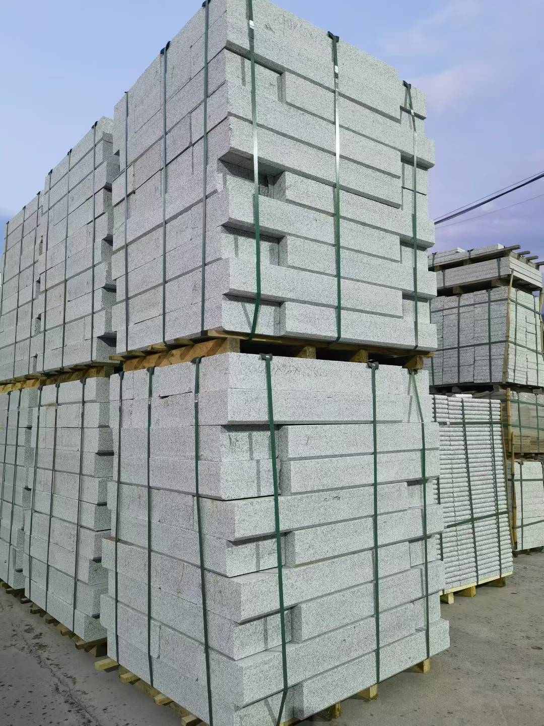 济南 芝麻白花岗岩路沿石，路缘石，路肩石，道牙，立缘石，马路牙子，街沿石，侧石等