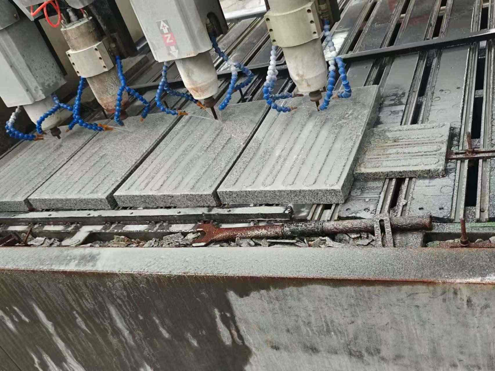 济南 芝麻白花岗岩荔枝面盲道雕刻