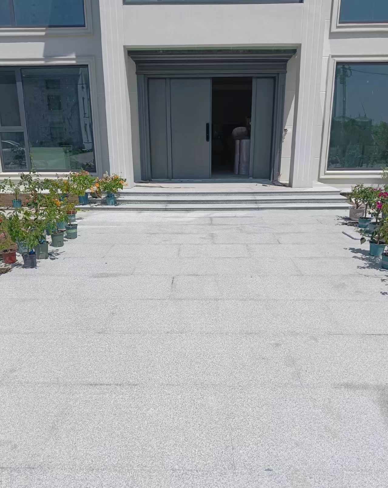 济南 芝麻白花岗岩地铺石地面铺装