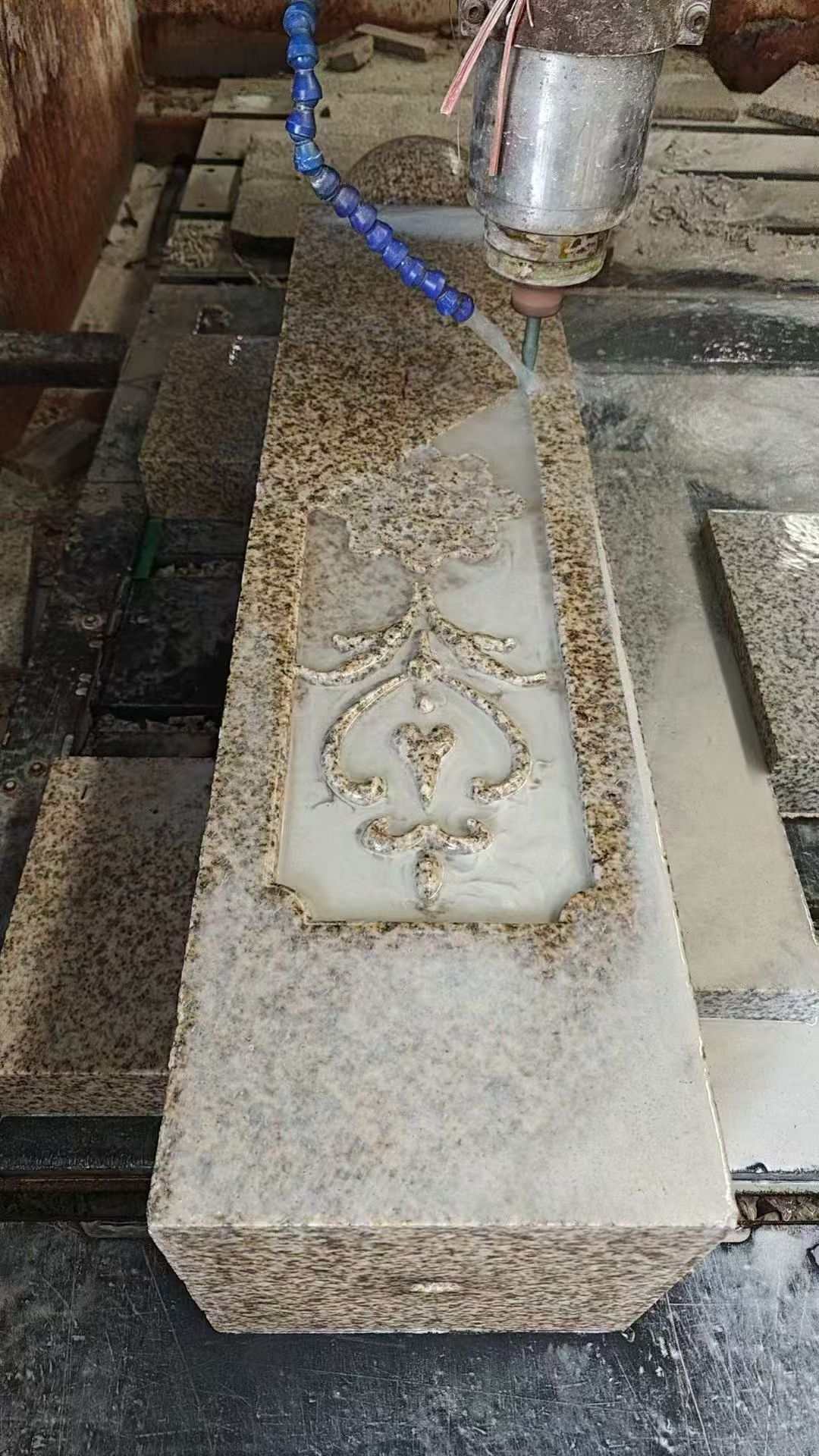 济南 黄金麻花岗岩异形加工雕刻栏杆大柱