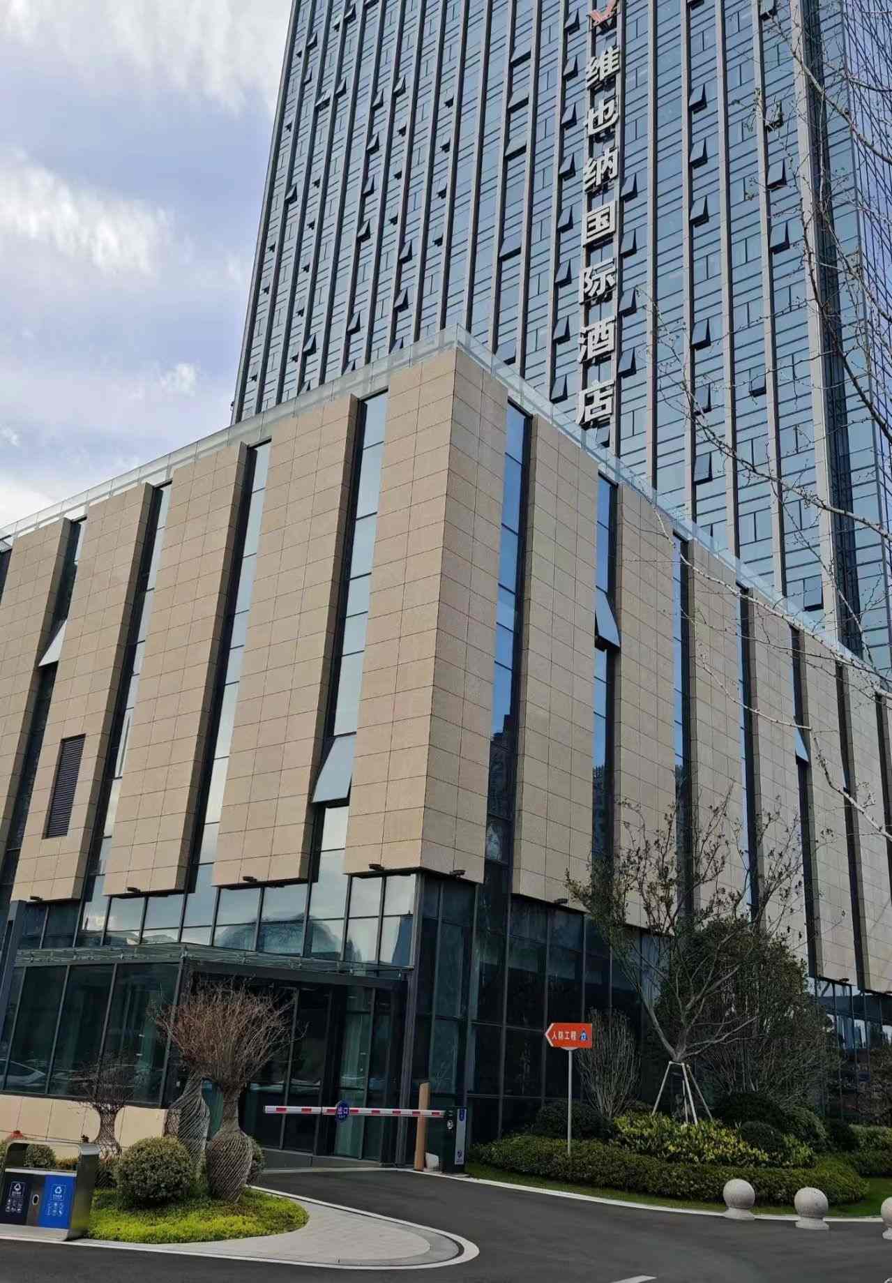 济南 黄金麻花岗岩外墙干挂