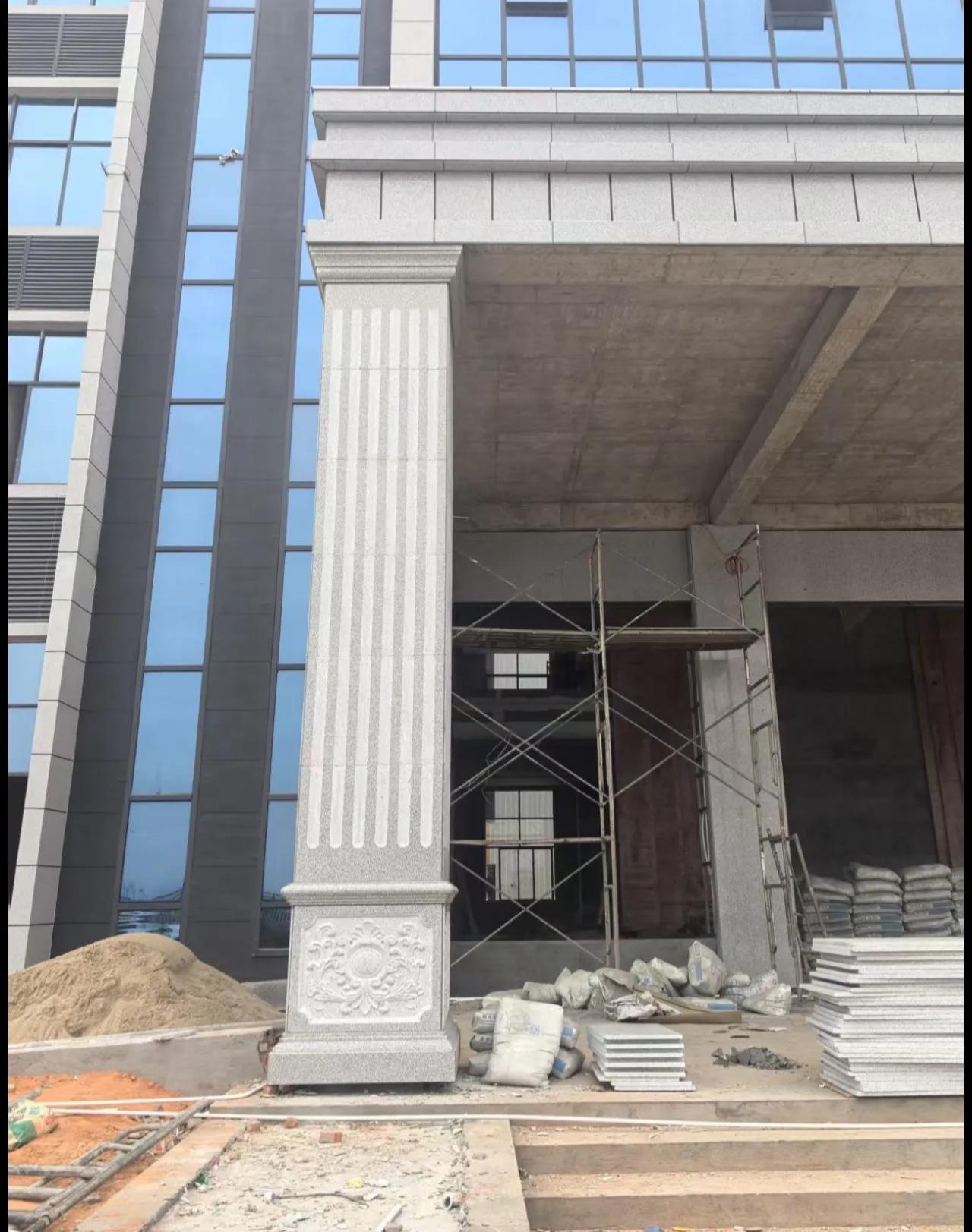 济南 芝麻白光面花岗岩门楼大柱（罗马柱）配雕花底座