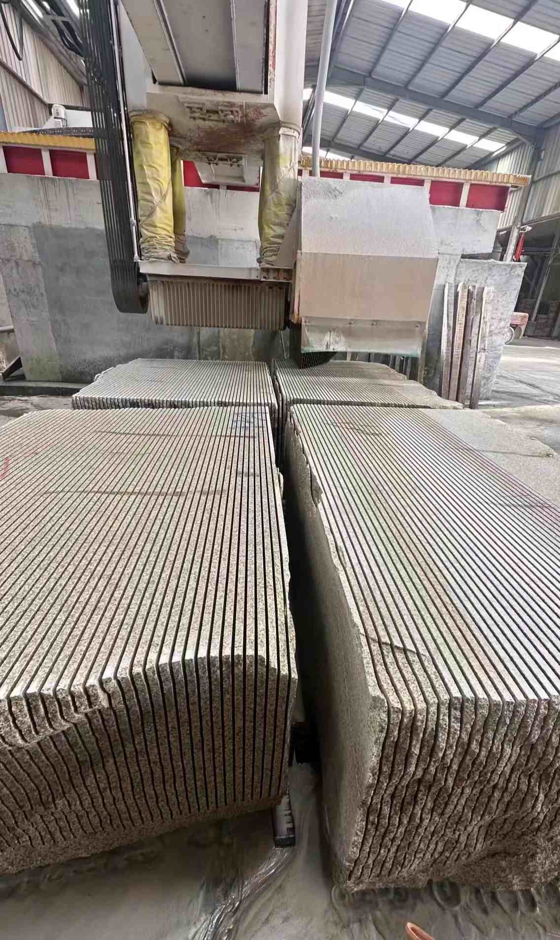 济南 车间生产日常，黄金麻白麻花岗岩