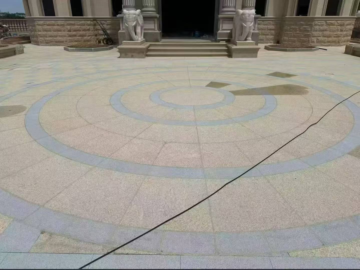 济南 黄金麻芝麻灰花岗岩石材地铺拼接效果