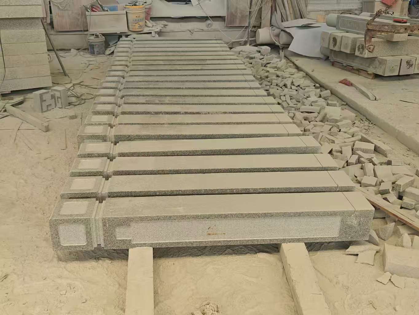 济南 芝麻白异形加工雕刻-栏杆大柱，方柱