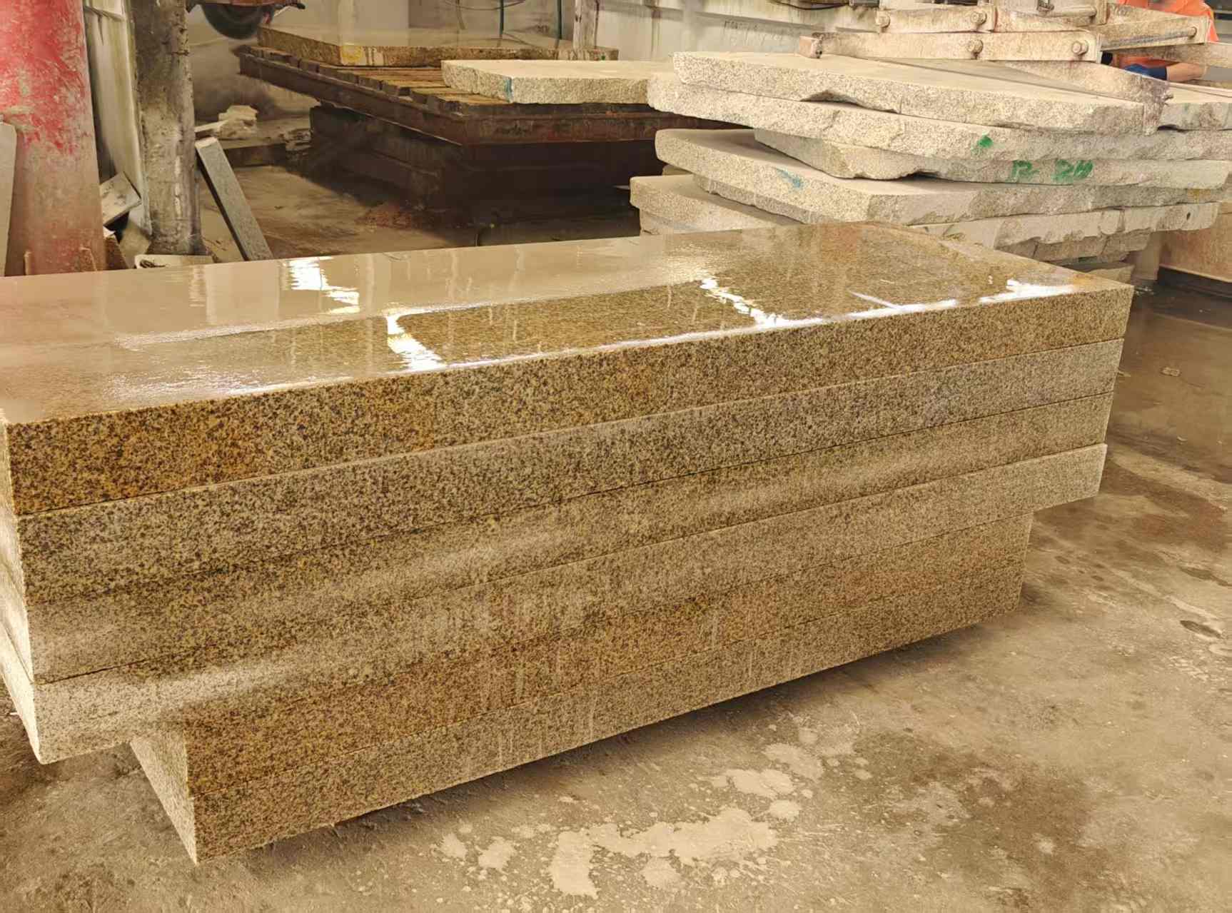 济南 黄金麻栏杆料半成品加工中