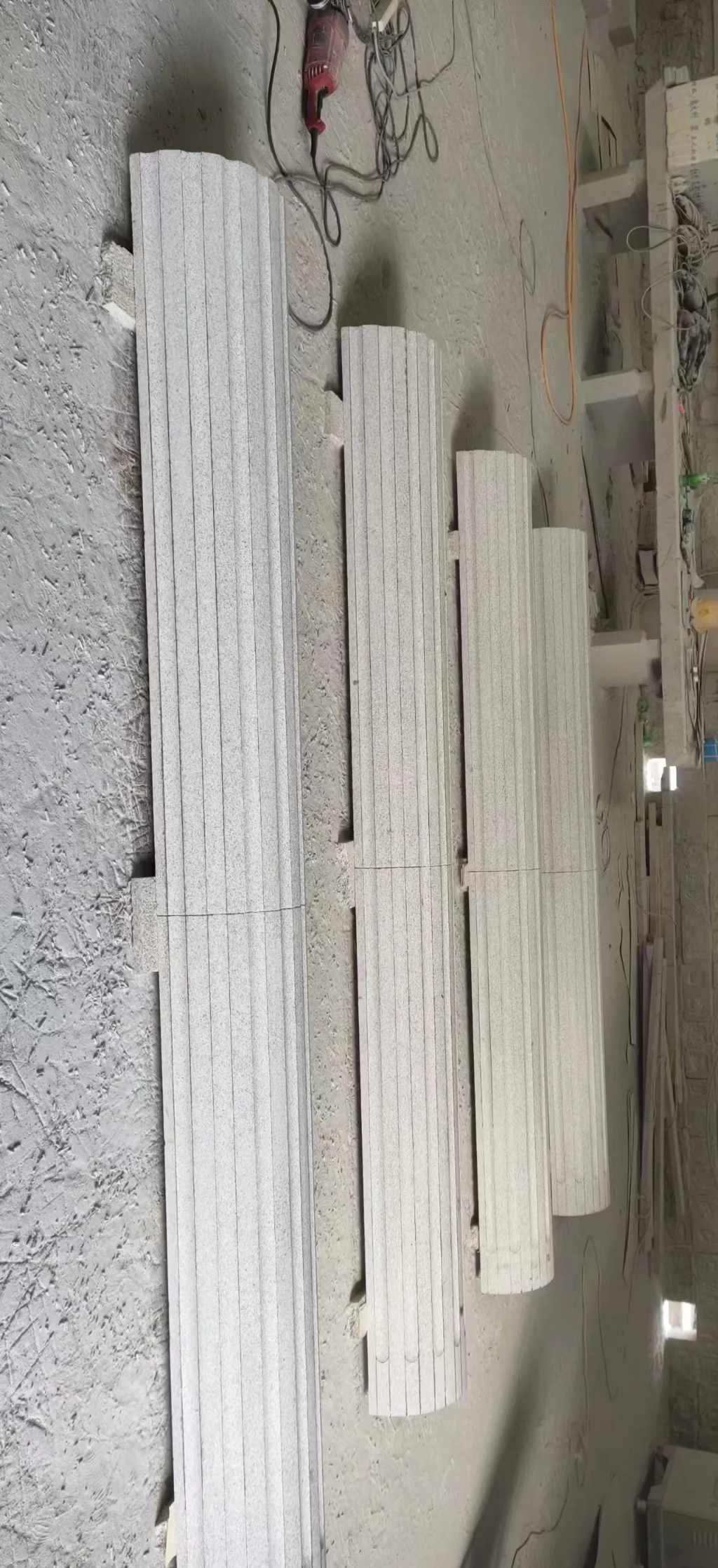 济南 花岗岩厂家带你看白麻花岗岩门楼大柱柱皮