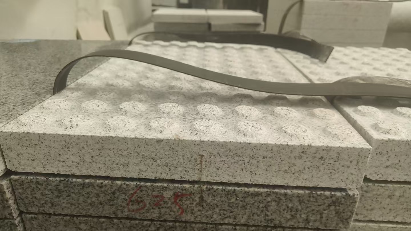 济南 芝麻白花岗岩6.0公分荔枝面五轴加工雕刻盲点
