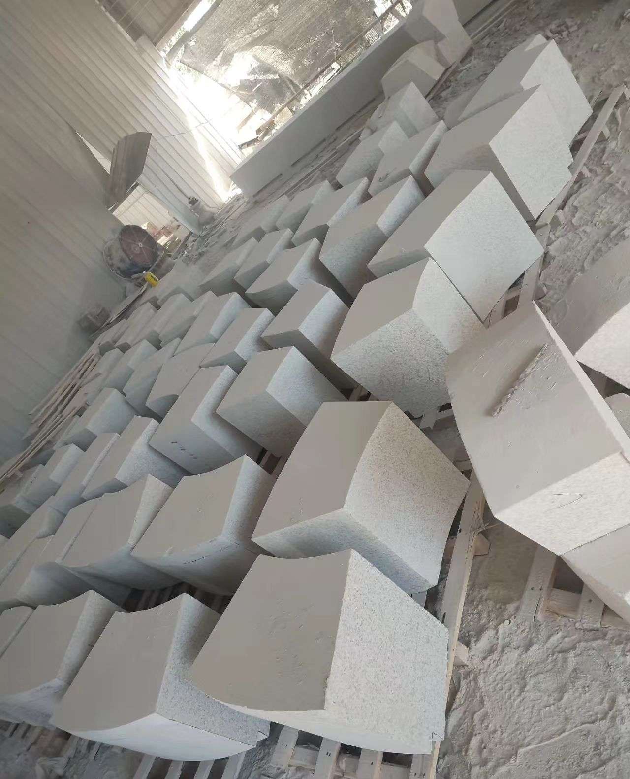 济南 白麻花岗岩异形坐凳