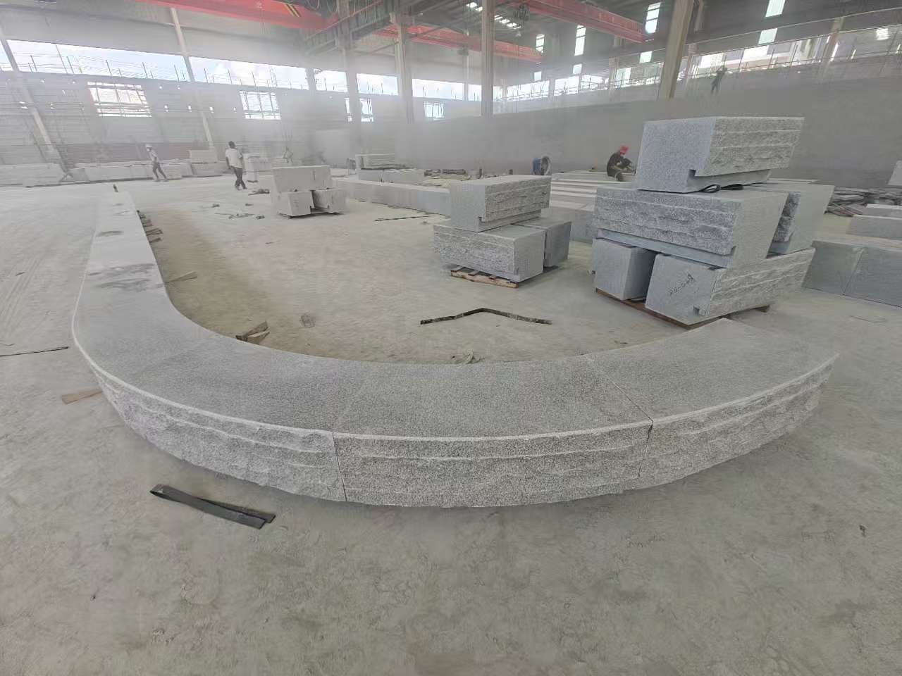 济南 芝麻白异形坐凳，自然面光面弧形加工