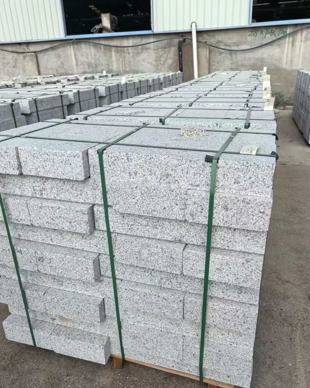 济南 白麻花岗岩路沿石，弧形路沿石，道牙石，马路牙子，界石，路缘石，平沿石，直岩石，平缘石等