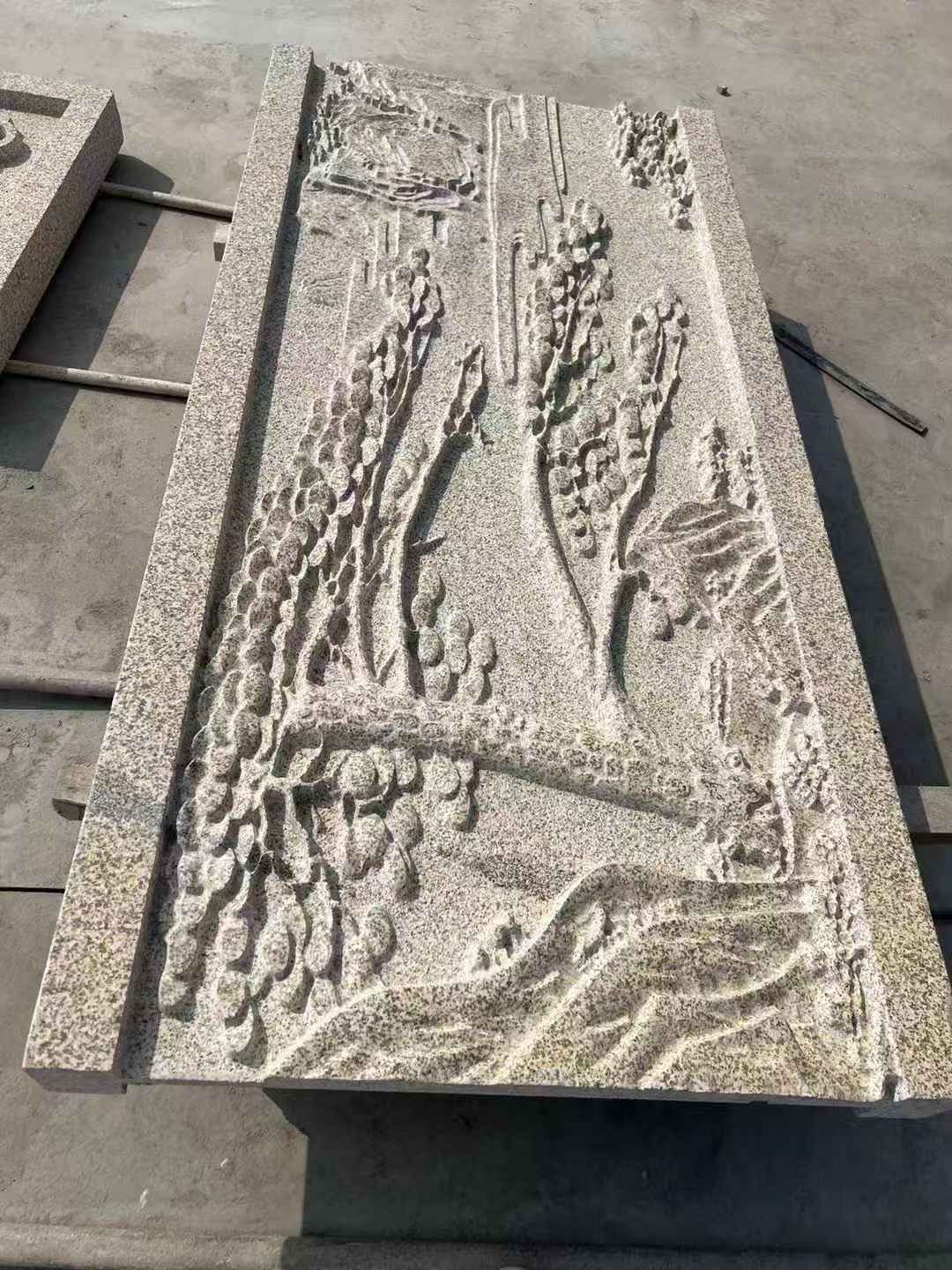 济南 黄金麻雕刻板浮雕迎客松