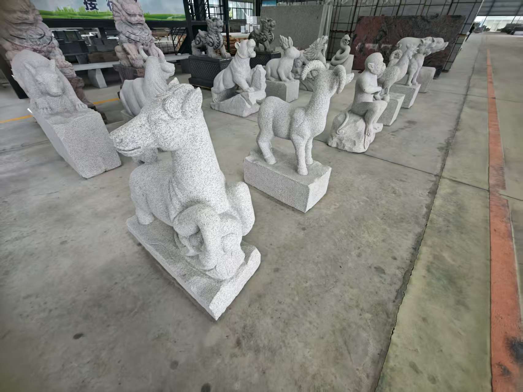 济南 芝麻白花岗岩造型立体雕刻——十二生肖