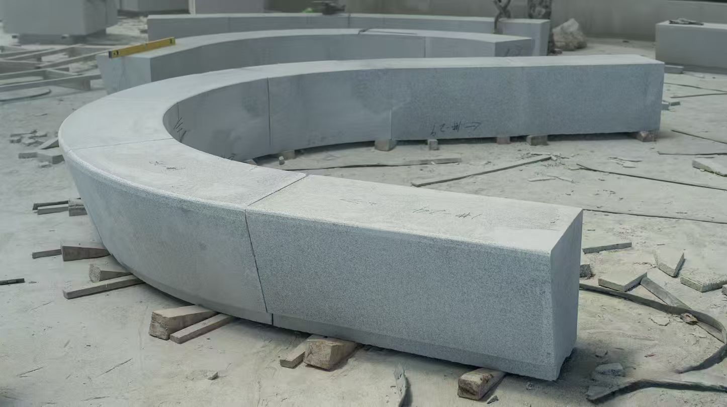 济南 芝麻白花岗岩光面弧形坐凳